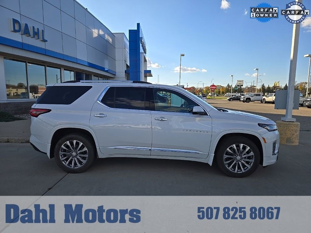 2023 Chevrolet Traverse Premier in Iridescent Pearl Tricoat — front three-quarter view
