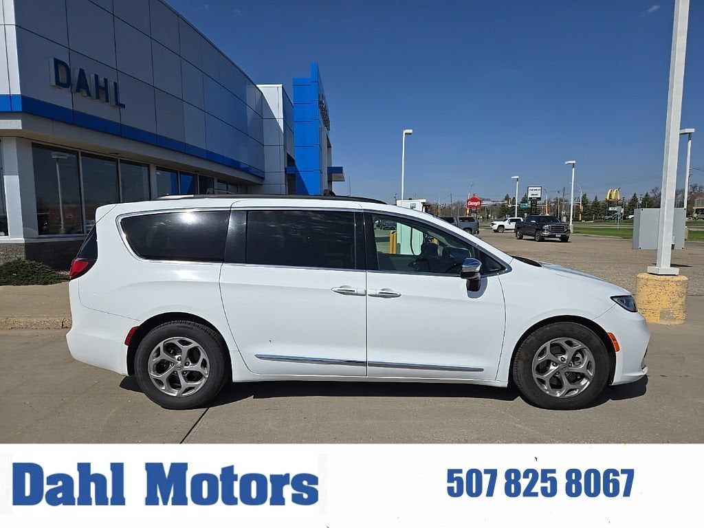 2023 Chrysler Pacifica Limited in White — front three-quarter view