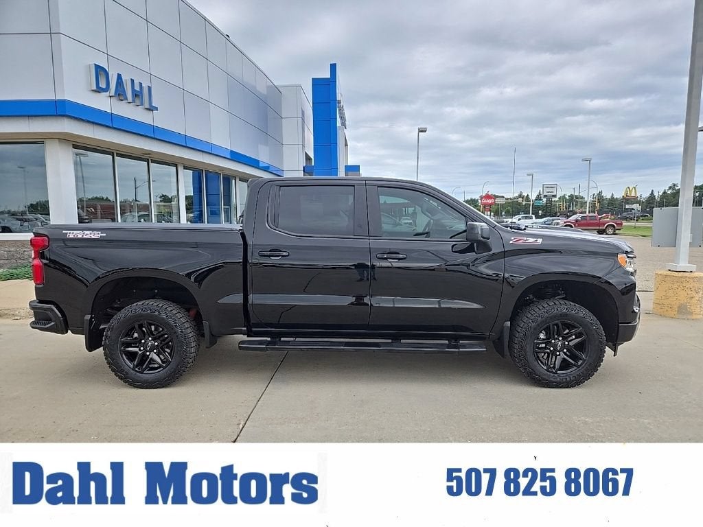 2024 Chevrolet Silverado 1500 LT Trail Boss in Black — front three-quarter view